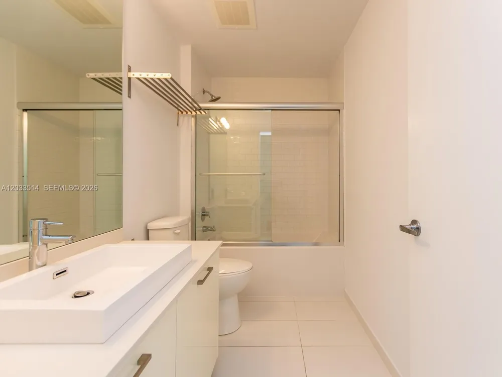 151 SE 1st St #807 Miami, FL 33131