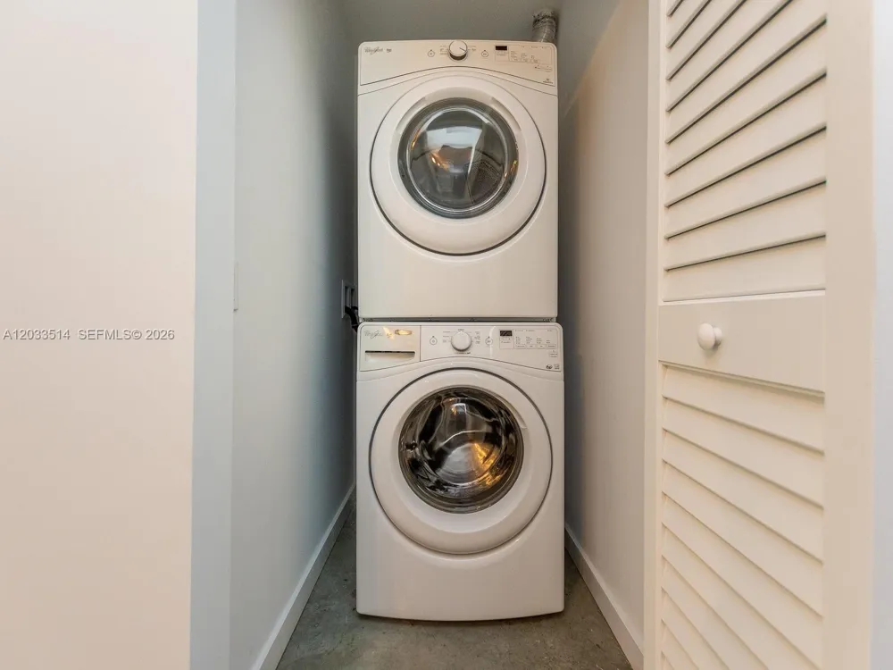 151 SE 1st St #807 Miami, FL 33131