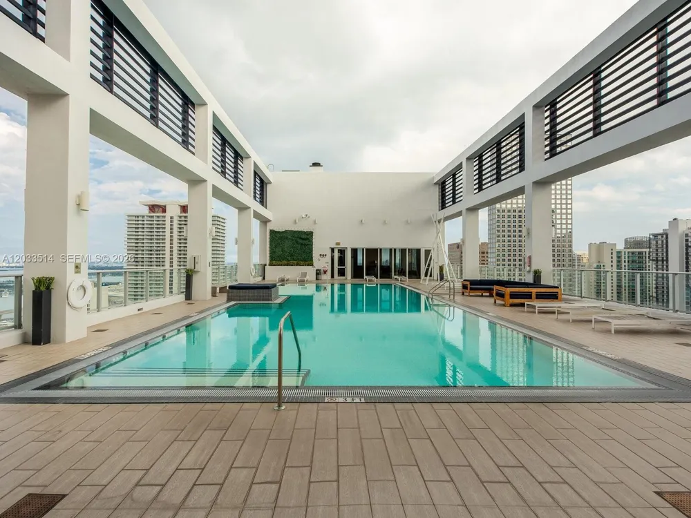 151 SE 1st St #807 Miami, FL 33131