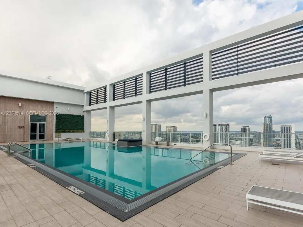 151 SE 1st St #807 Miami, FL 33131