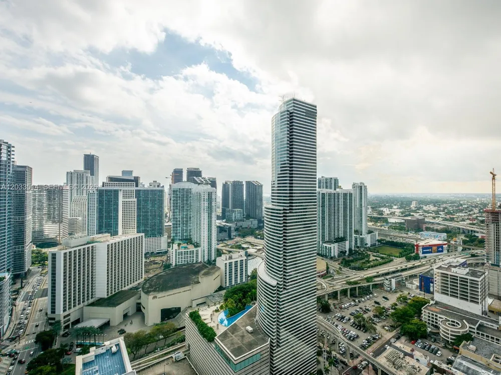 151 SE 1st St #807 Miami, FL 33131