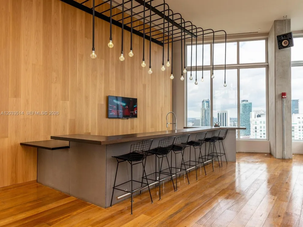 151 SE 1st St #807 Miami, FL 33131
