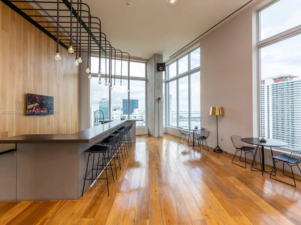 151 SE 1st St #807 Miami, FL 33131