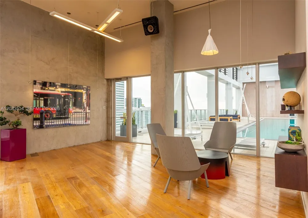 151 SE 1st St #807 Miami, FL 33131