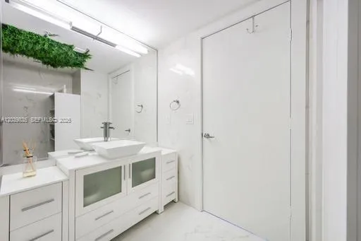 92 SW 3rd St #5108 Miami, FL 33130