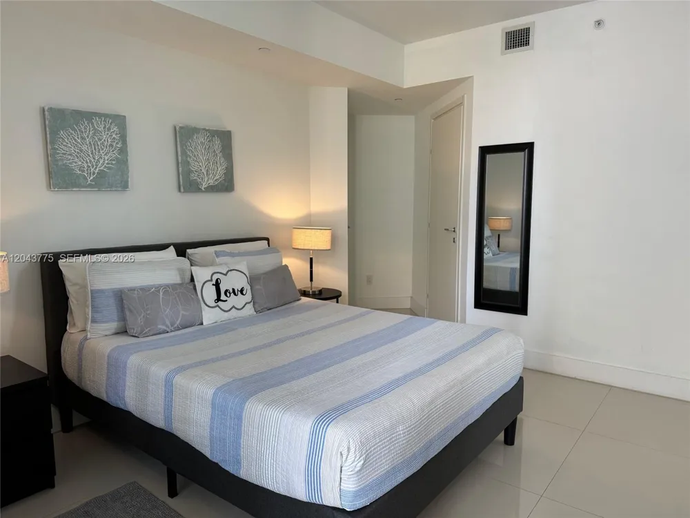 1300 Brickell Bay Dr #901 Miami, FL 33131