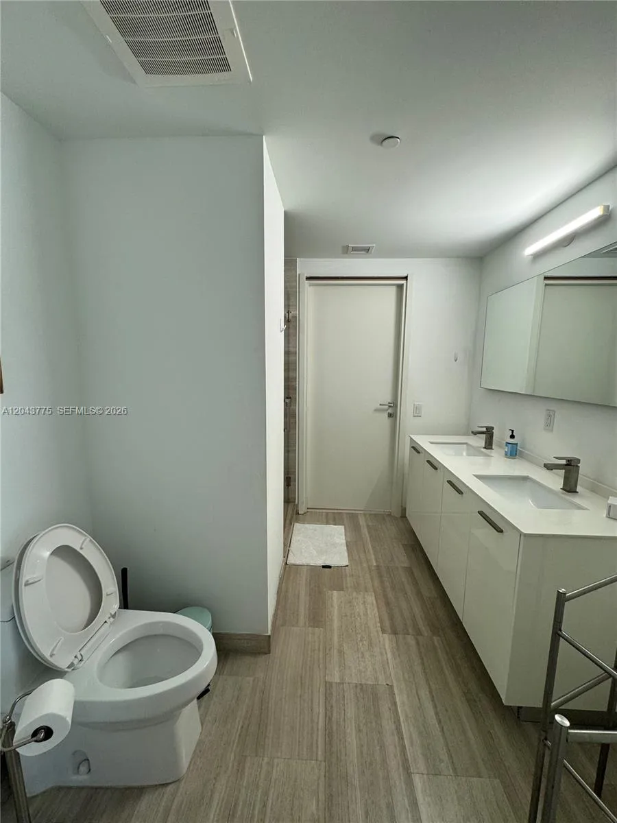 1300 Brickell Bay Dr #901 Miami, FL 33131