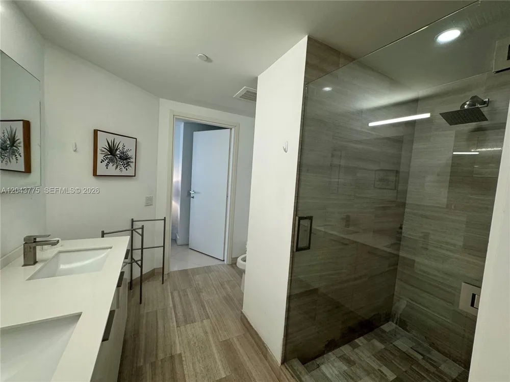 1300 Brickell Bay Dr #901 Miami, FL 33131