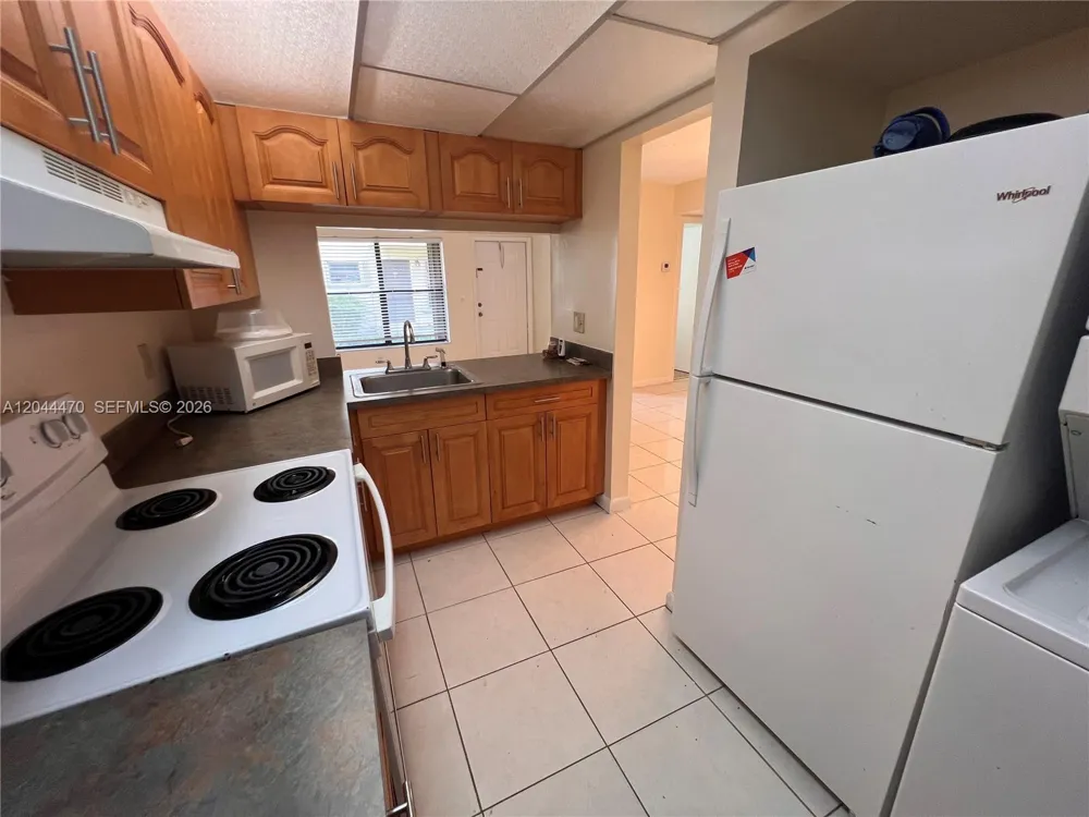 451 NW 100th Pl #101 Pembroke Pines, FL 33024