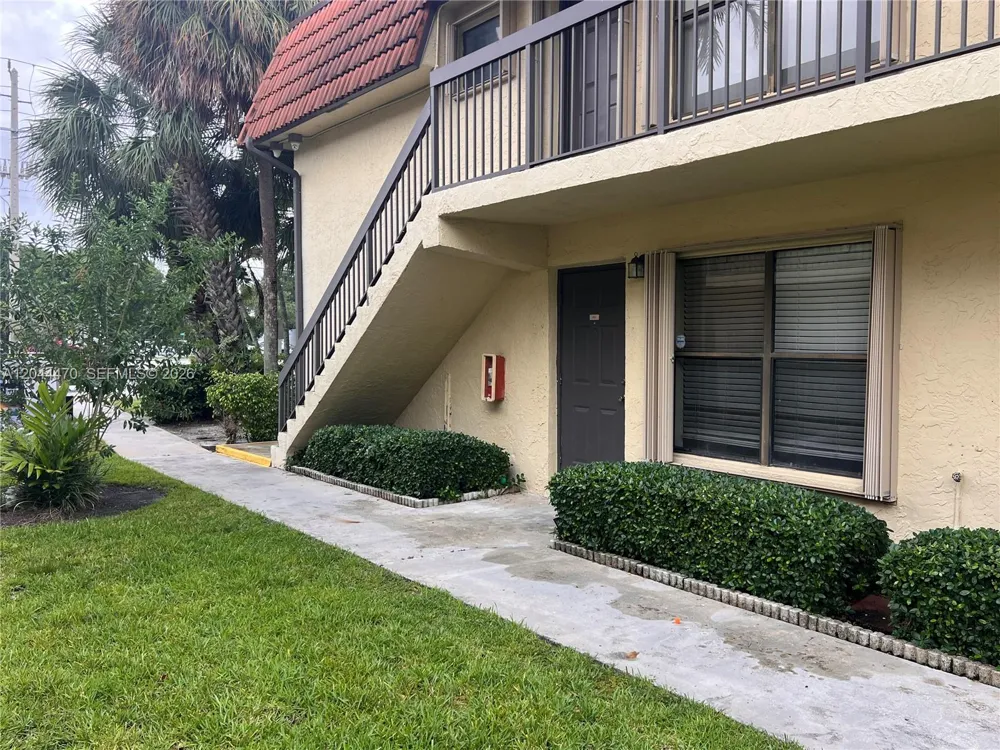 451 NW 100th Pl #101 Pembroke Pines, FL 33024