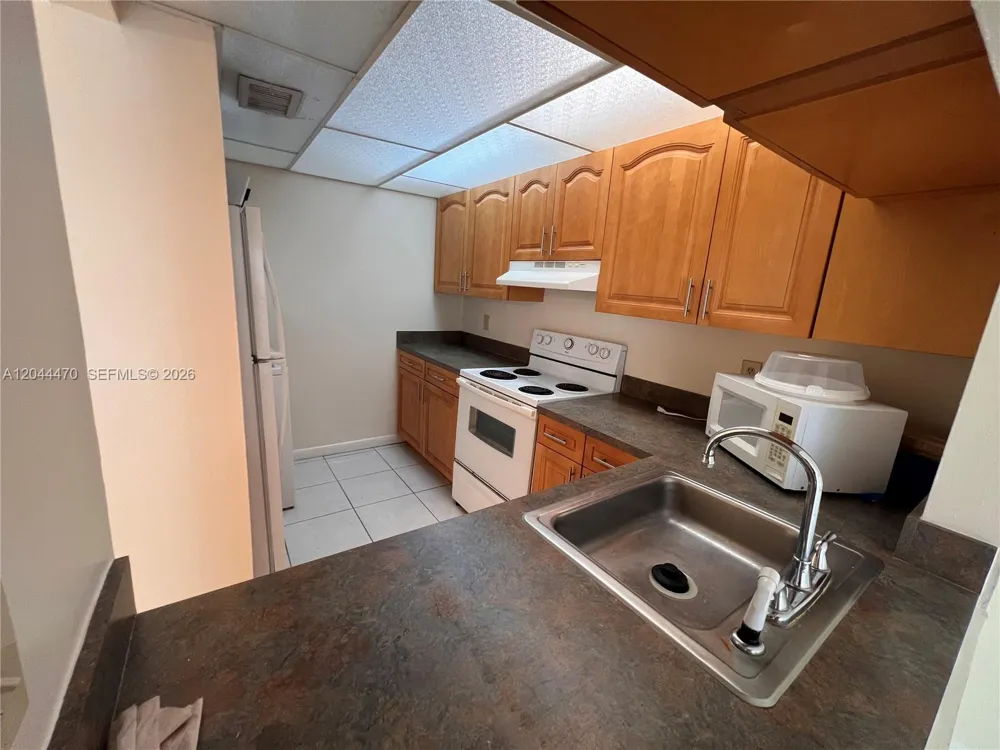451 NW 100th Pl #101 Pembroke Pines, FL 33024