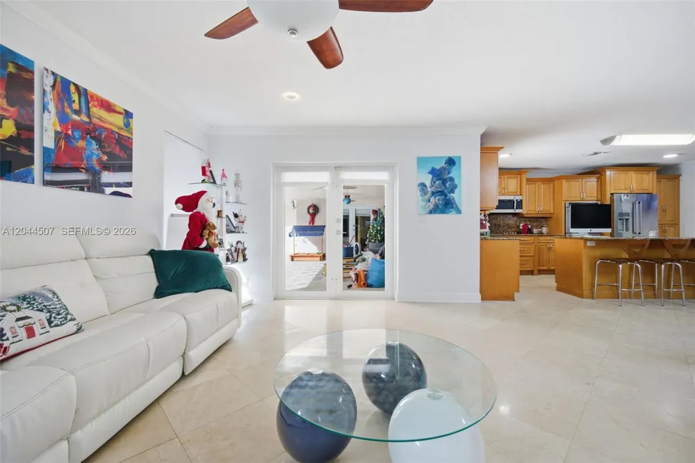 713 Diplomat Pkwy Hallandale Beach, FL 33009
