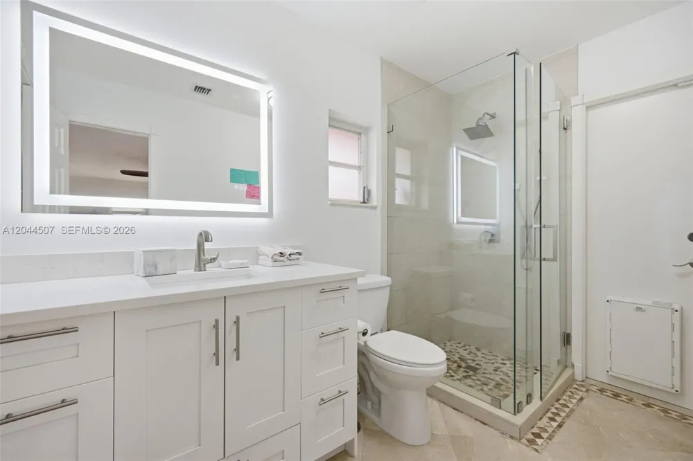 713 Diplomat Pkwy Hallandale Beach, FL 33009