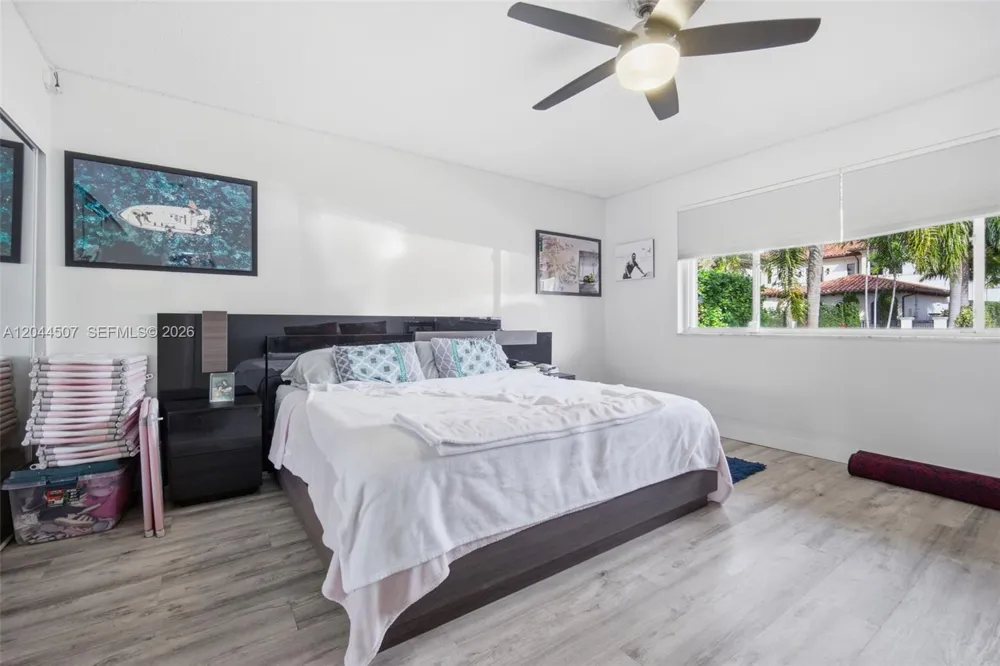 713 Diplomat Pkwy Hallandale Beach, FL 33009