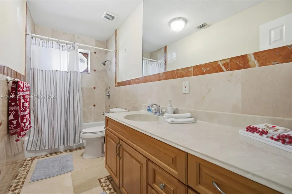 713 Diplomat Pkwy Hallandale Beach, FL 33009