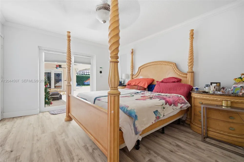 713 Diplomat Pkwy Hallandale Beach, FL 33009