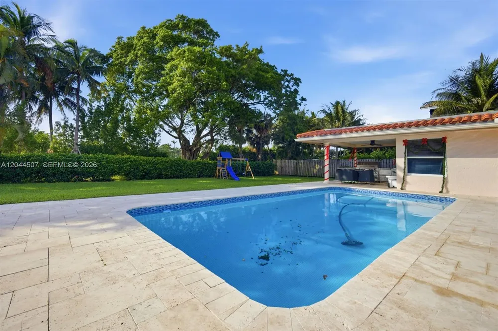 713 Diplomat Pkwy Hallandale Beach, FL 33009