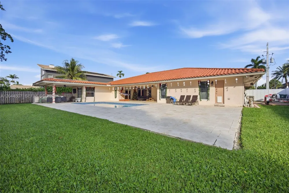 713 Diplomat Pkwy Hallandale Beach, FL 33009
