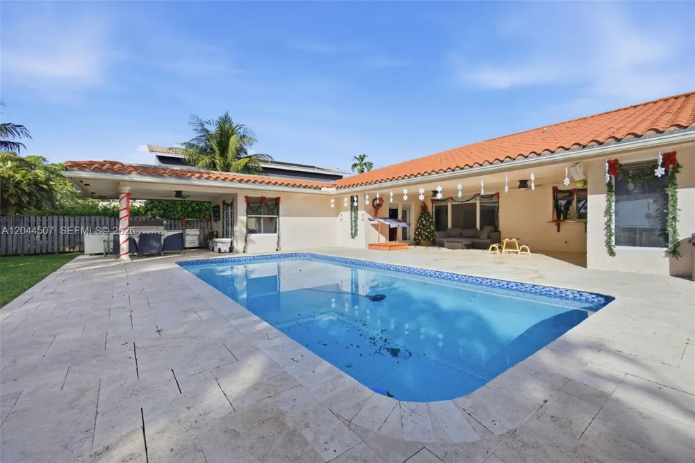713 Diplomat Pkwy Hallandale Beach, FL 33009