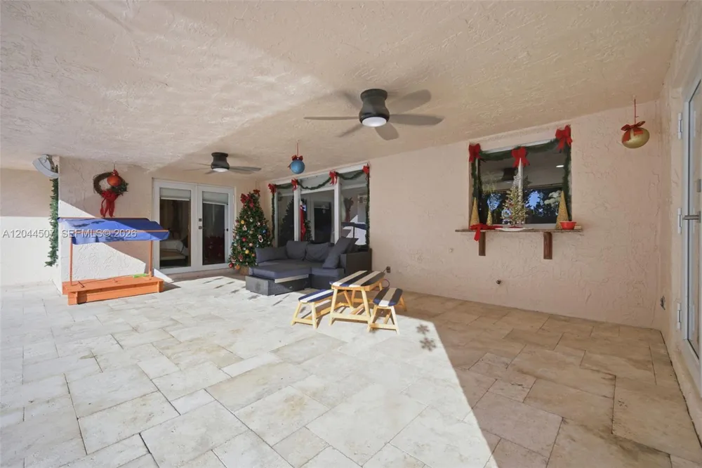 713 Diplomat Pkwy Hallandale Beach, FL 33009