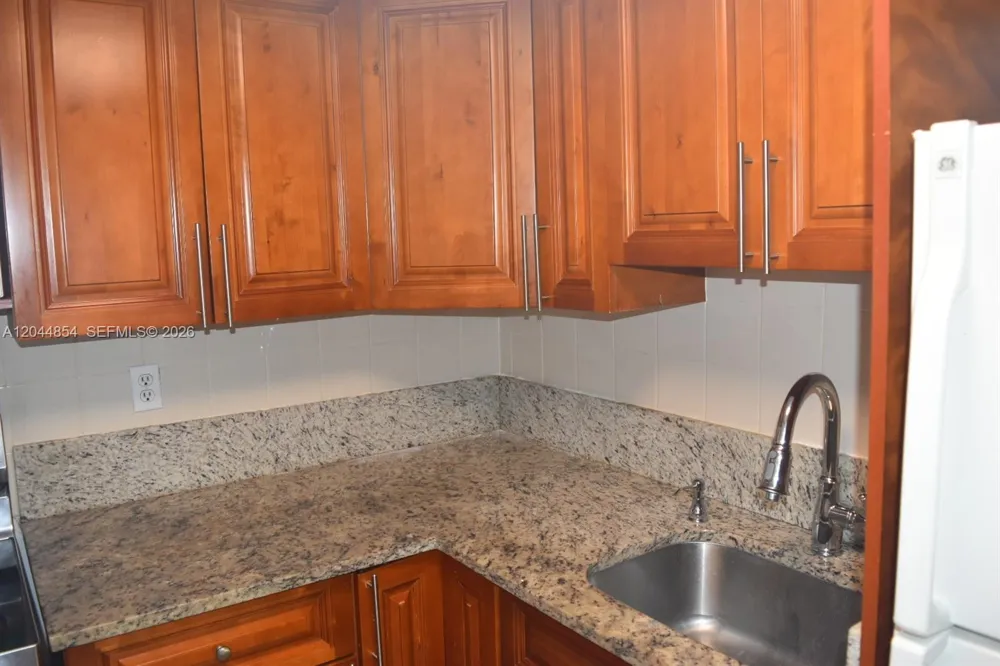 666 W 81st St #311 Hialeah, FL 33014