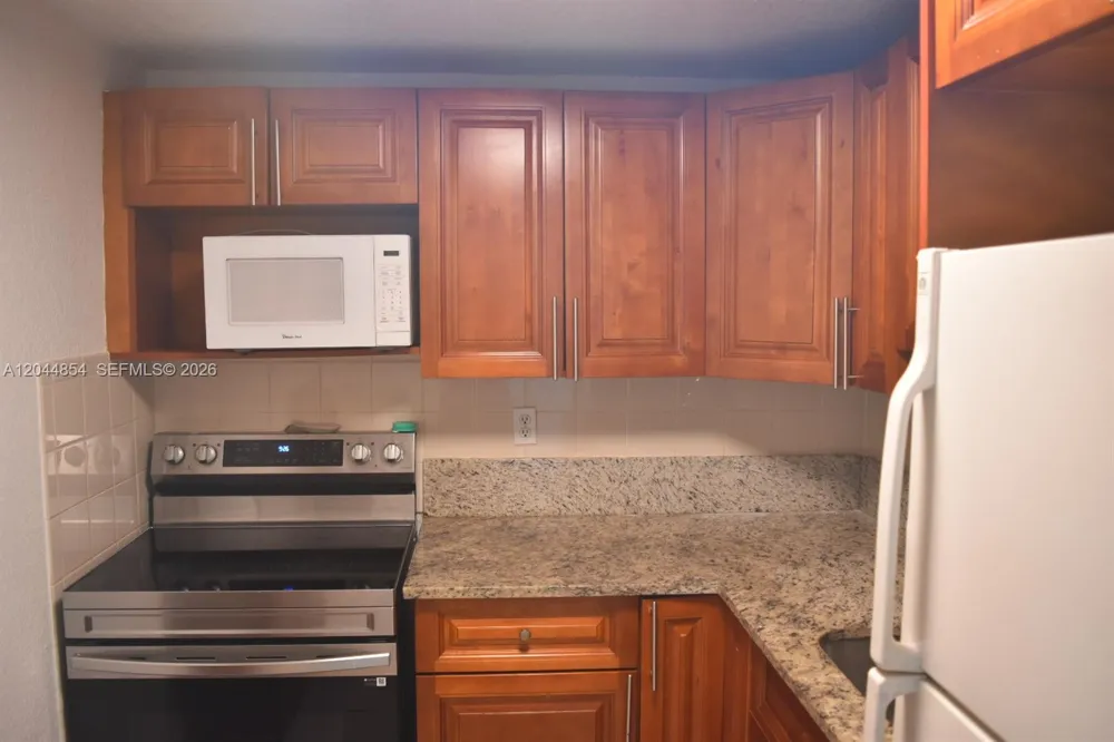 666 W 81st St #311 Hialeah, FL 33014