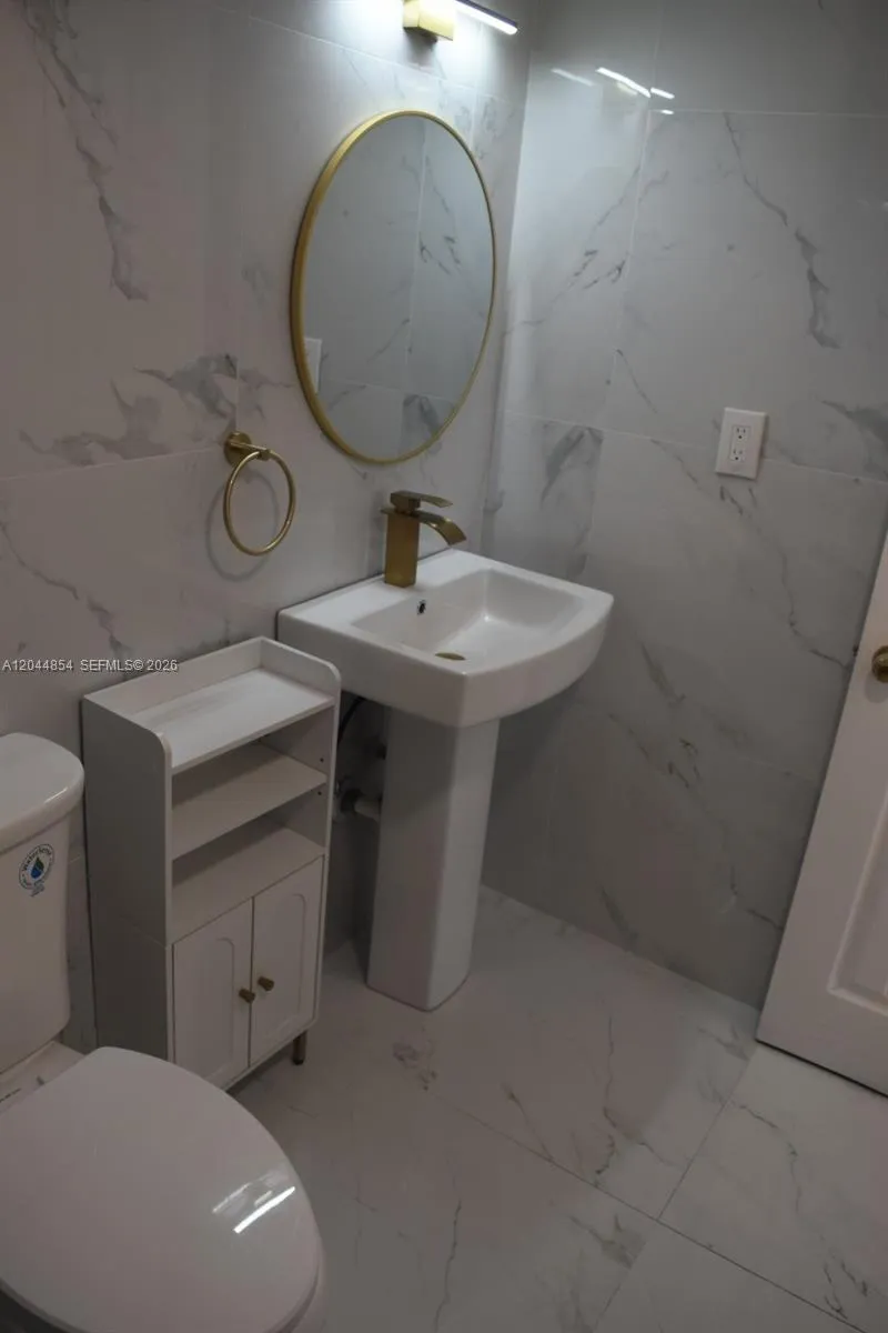 666 W 81st St #311 Hialeah, FL 33014