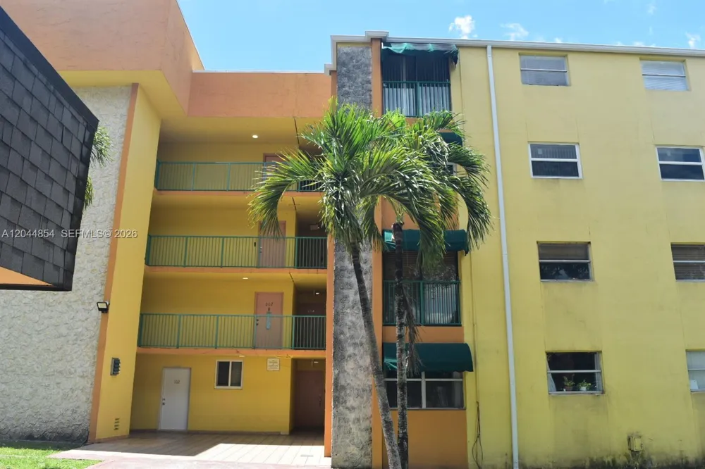 666 W 81st St #311 Hialeah, FL 33014