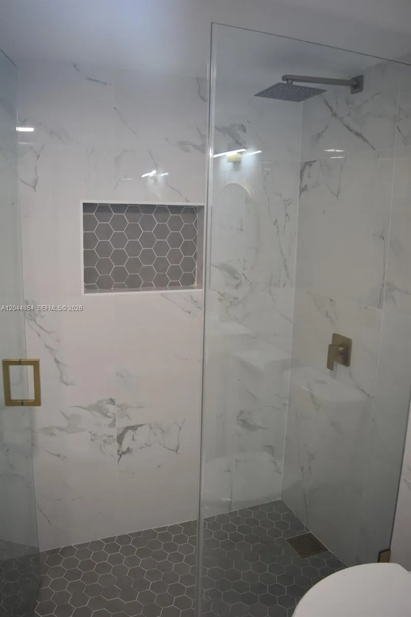 666 W 81st St #311 Hialeah, FL 33014