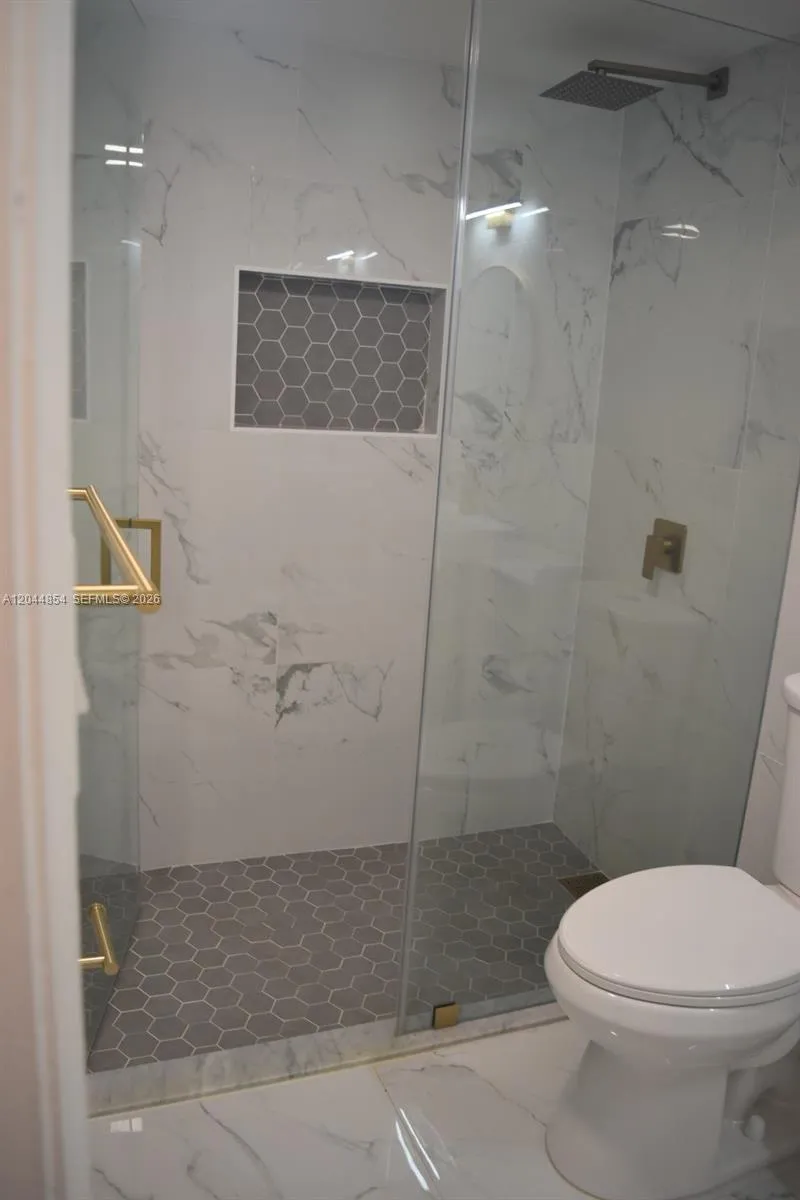 666 W 81st St #311 Hialeah, FL 33014