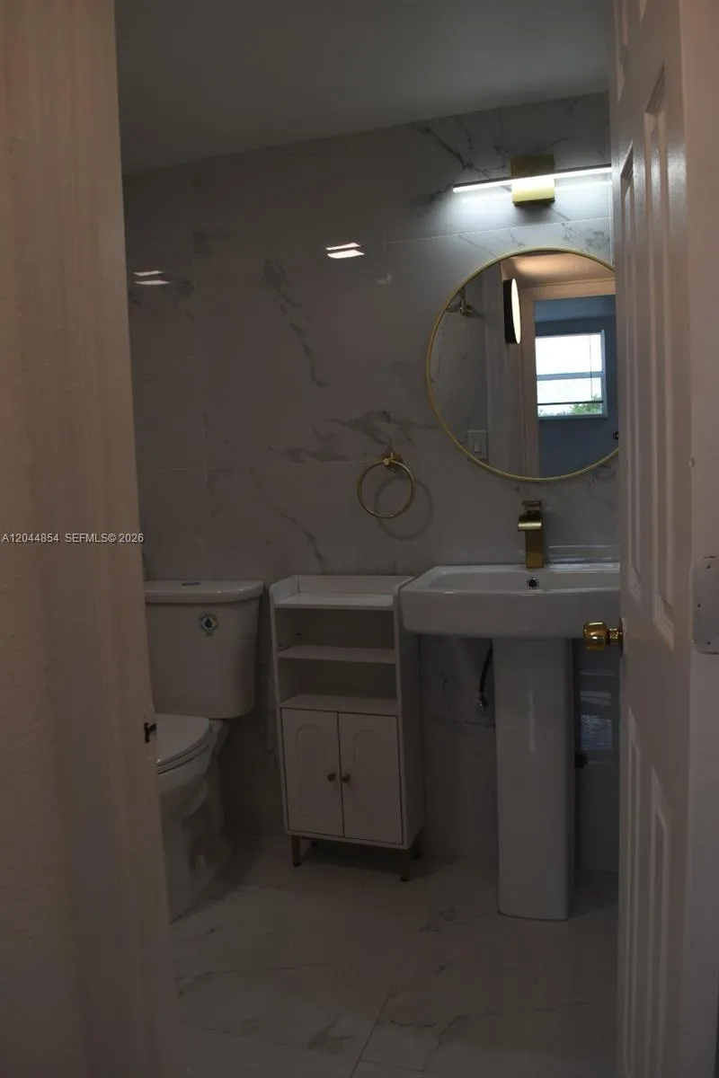666 W 81st St #311 Hialeah, FL 33014