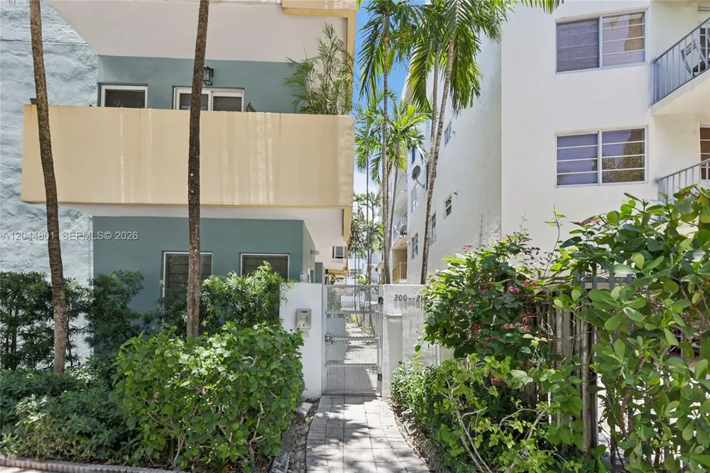 204 Washington Ave #13 Miami Beach, FL 33139