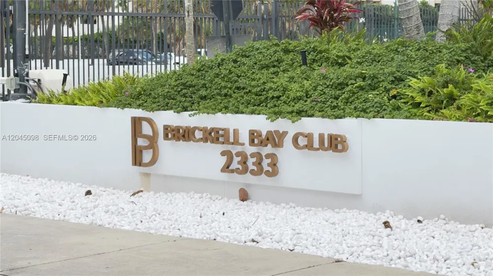 2333 Brickell Ave #614 Miami, FL 33129