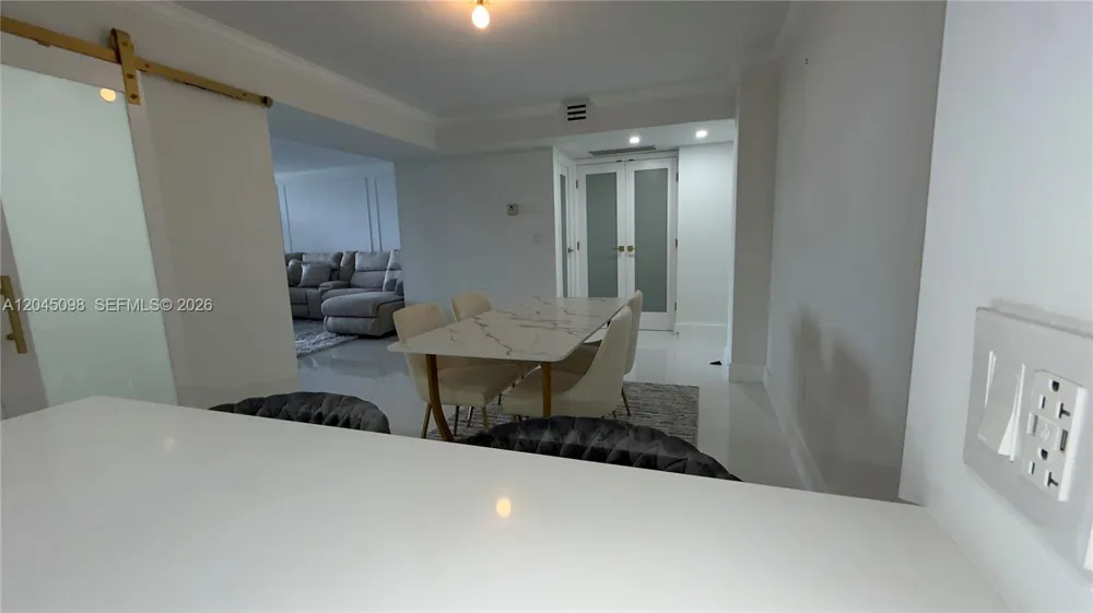 2333 Brickell Ave #614 Miami, FL 33129