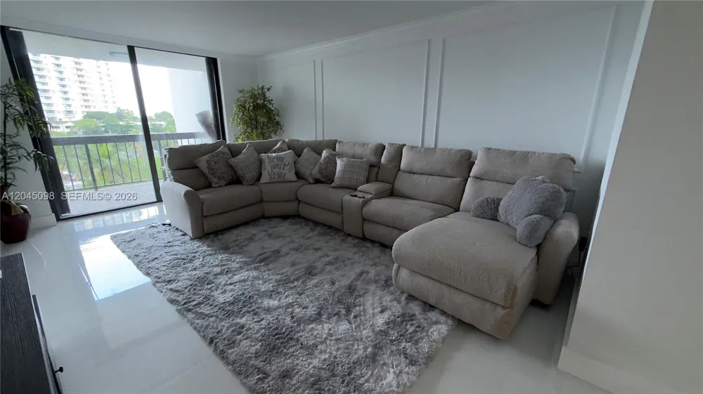 2333 Brickell Ave #614 Miami, FL 33129