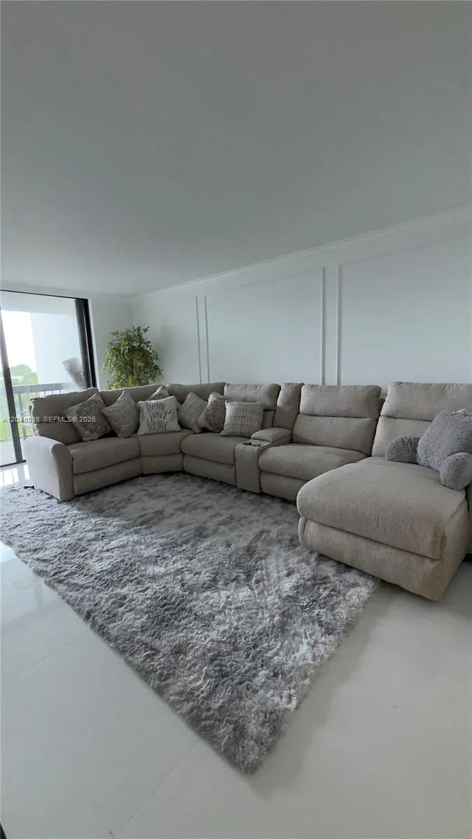 2333 Brickell Ave #614 Miami, FL 33129