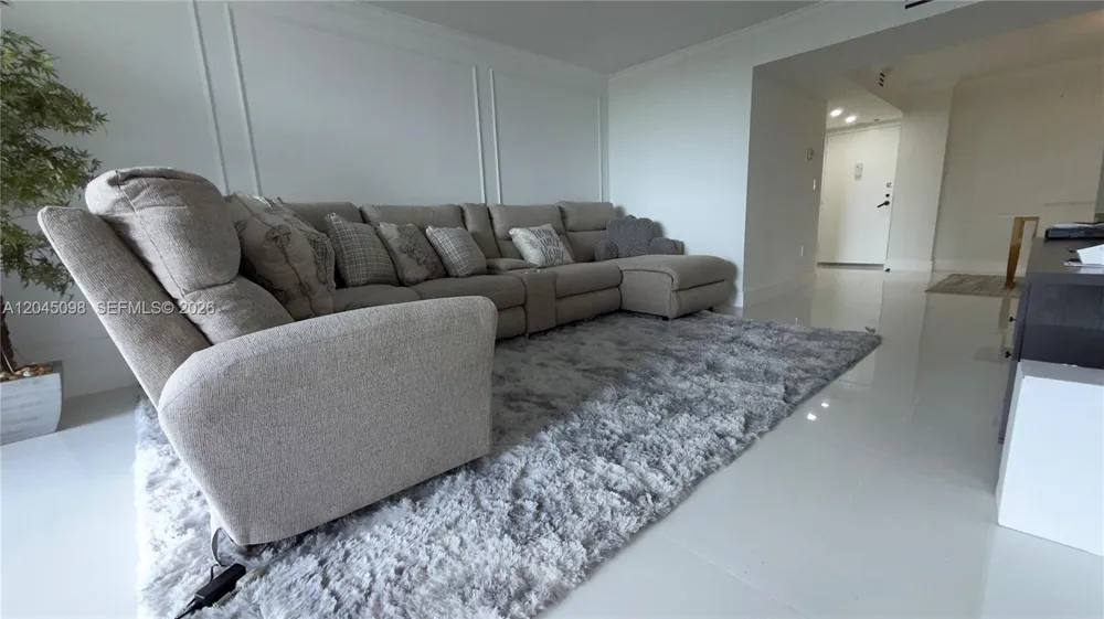 2333 Brickell Ave #614 Miami, FL 33129