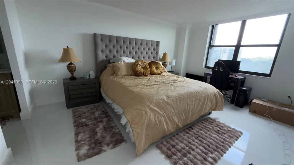 2333 Brickell Ave #614 Miami, FL 33129