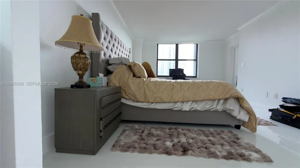 2333 Brickell Ave #614 Miami, FL 33129