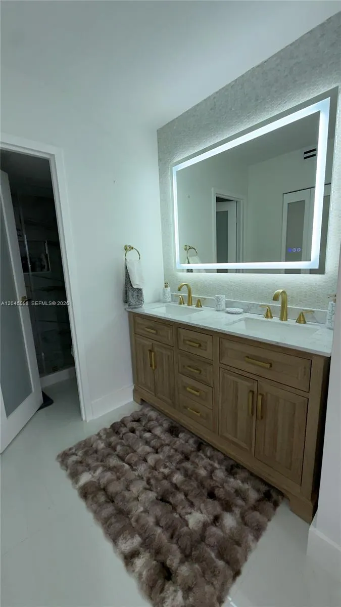 2333 Brickell Ave #614 Miami, FL 33129