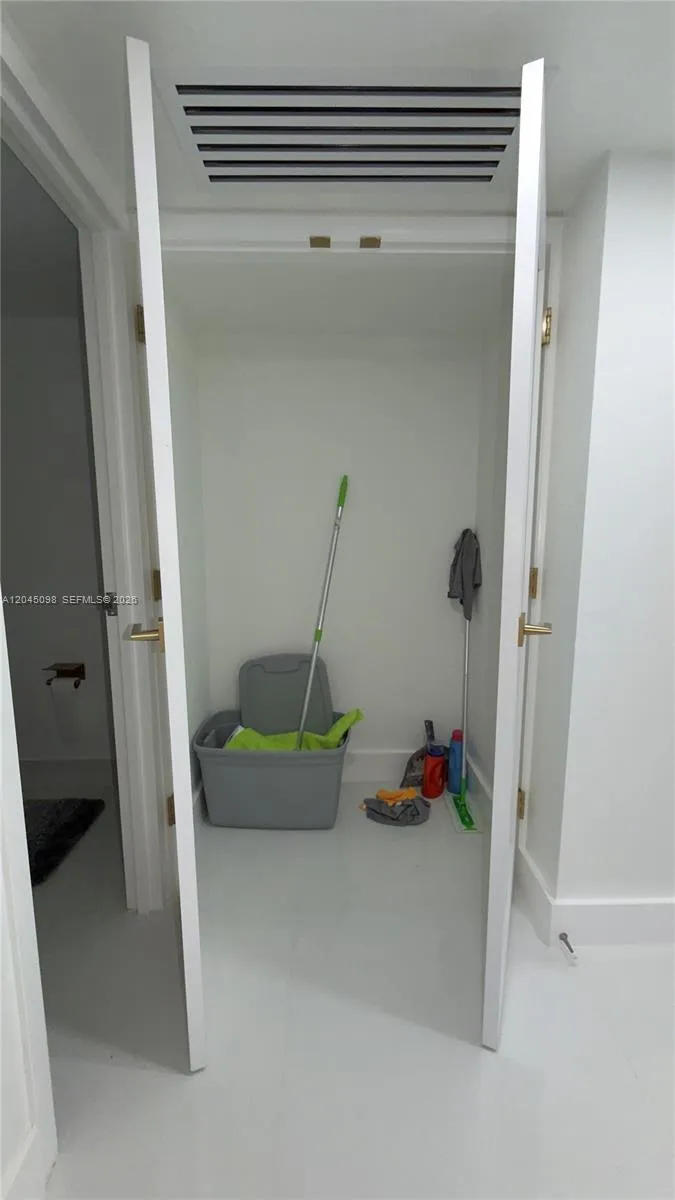 2333 Brickell Ave #614 Miami, FL 33129