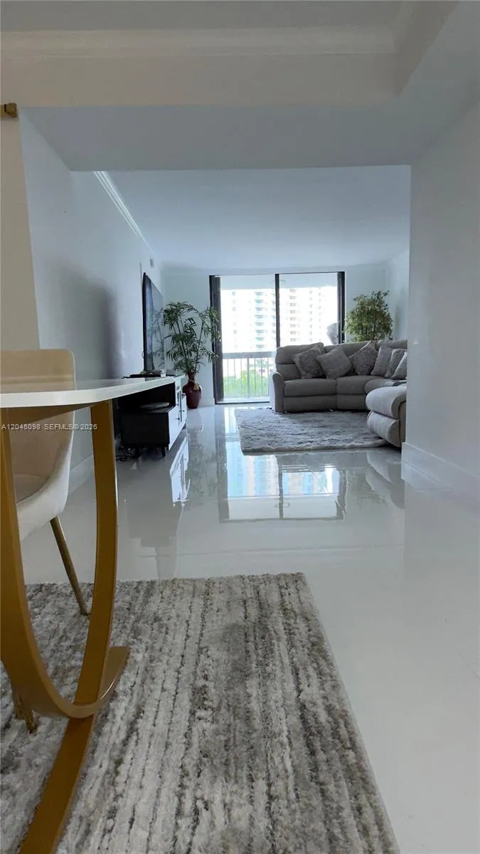 2333 Brickell Ave #614 Miami, FL 33129