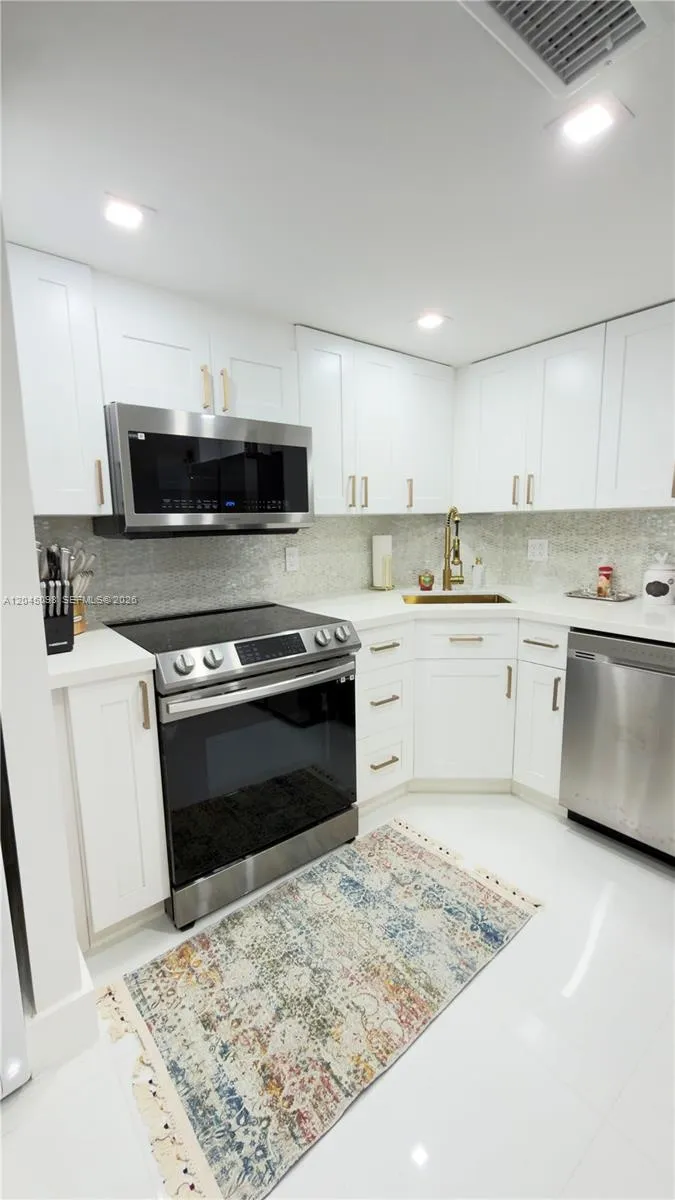 2333 Brickell Ave #614 Miami, FL 33129
