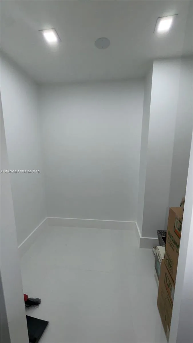 2333 Brickell Ave #614 Miami, FL 33129