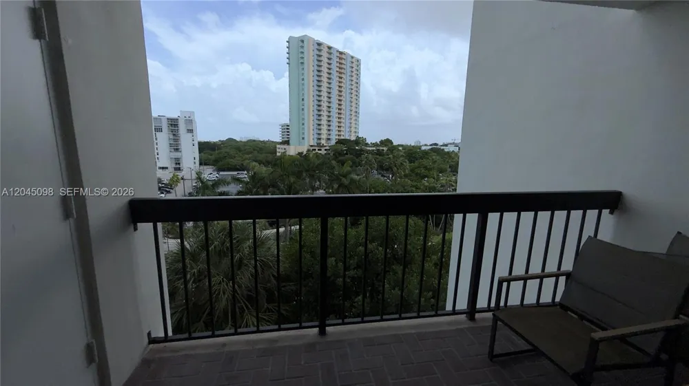 2333 Brickell Ave #614 Miami, FL 33129