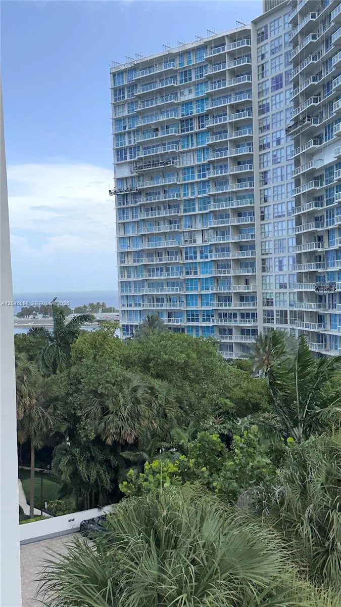 2333 Brickell Ave #614 Miami, FL 33129
