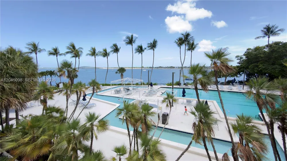 2333 Brickell Ave #614 Miami, FL 33129