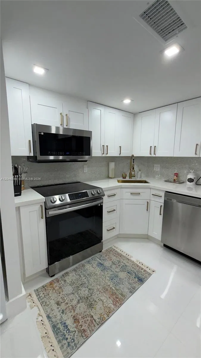 2333 Brickell Ave #614 Miami, FL 33129