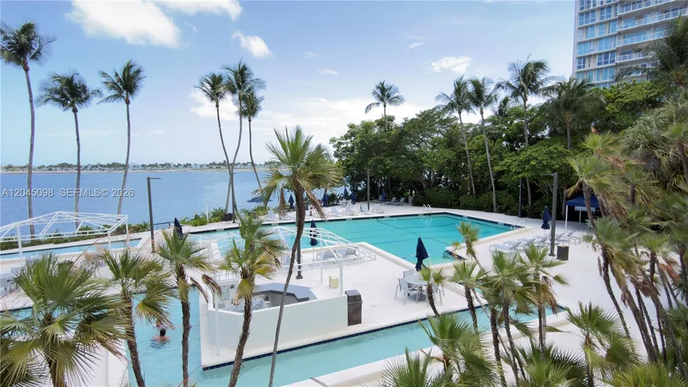 2333 Brickell Ave #614 Miami, FL 33129