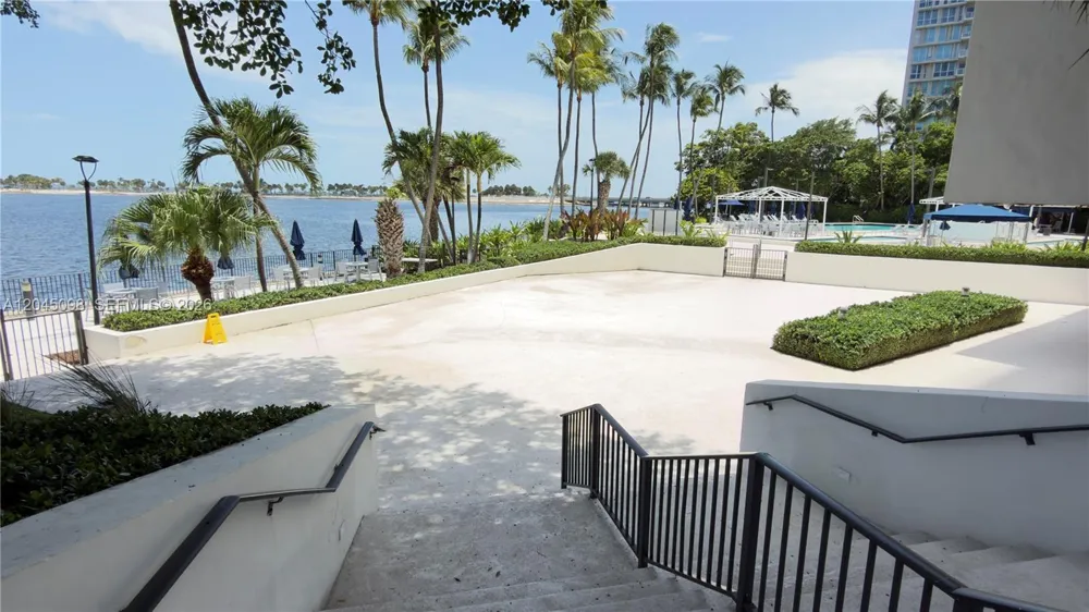 2333 Brickell Ave #614 Miami, FL 33129